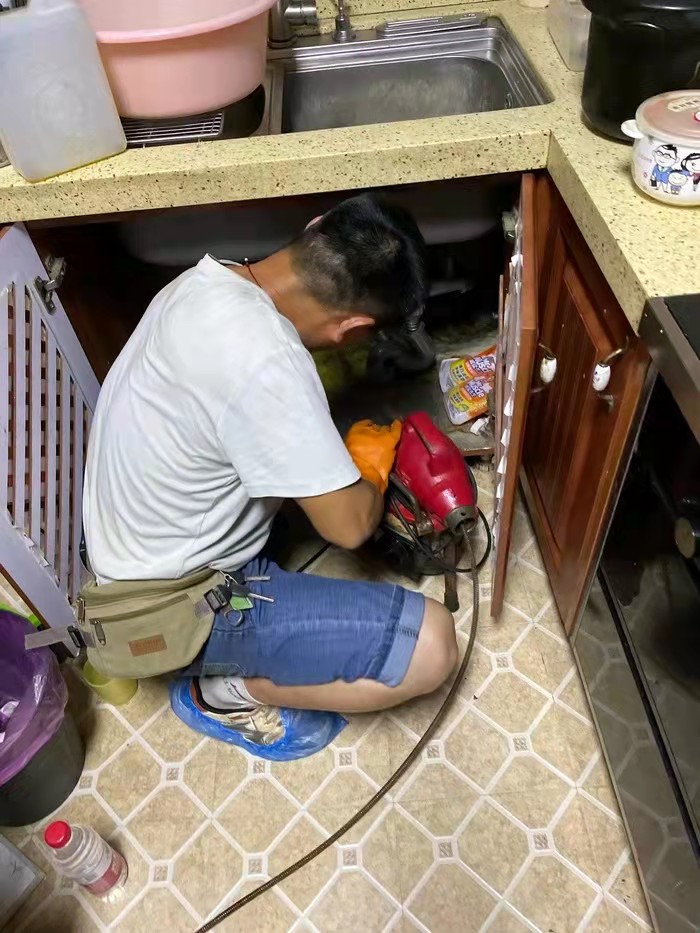 阿勒泰通下水道